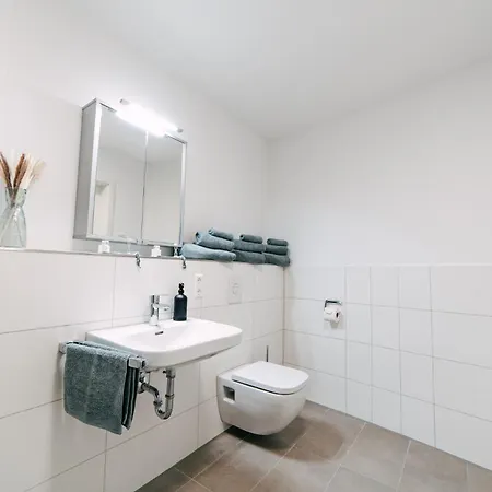 Zentrahome - Balkon Outlet Zentral Smarttv Business Metzingen  Eksteriør billede